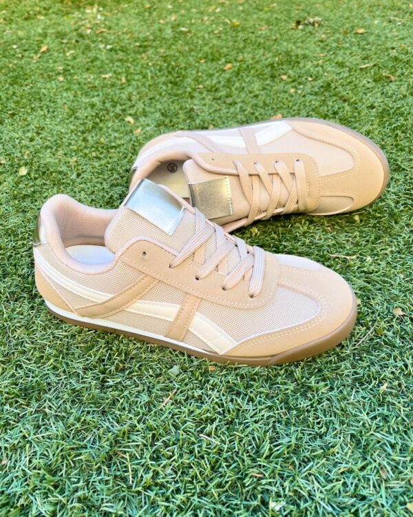 59 Sneakers Street ⚫