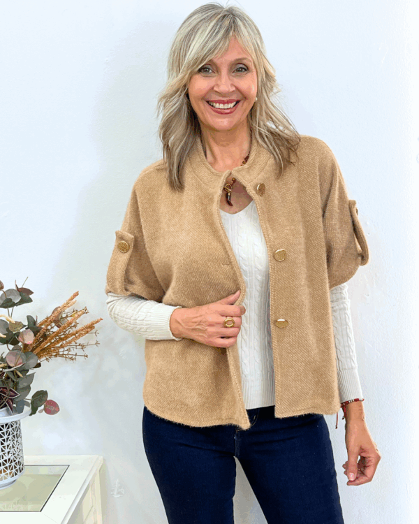 25 Chaqueta-Capa Aura