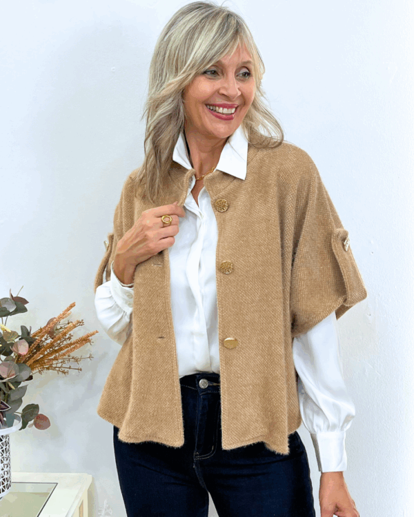 26 Chaqueta-Capa Aura