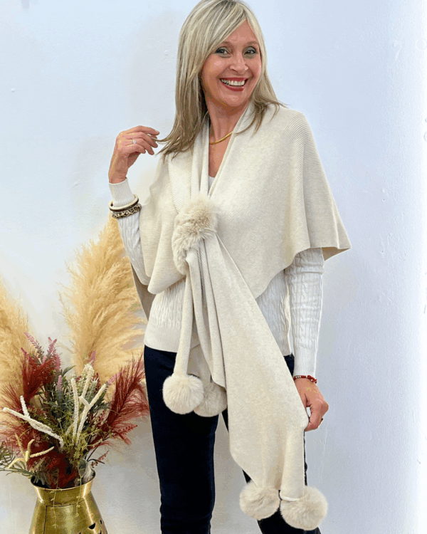 405 Estola-Poncho Vanity