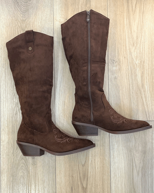 439 Botas California